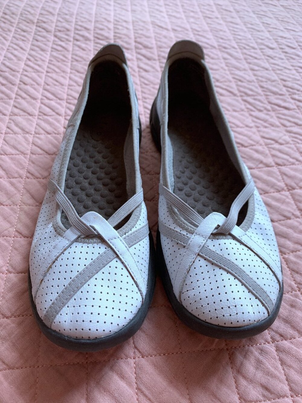 Privo by Clarks - White Perforated Athletic Ballet Flats shoes – Size 10